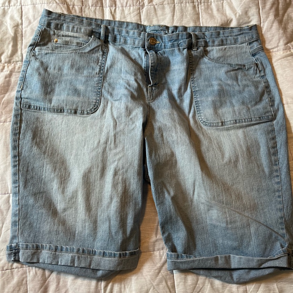 Gloria Vanderbilt Women’s Bermuda Jean Shorts | Size 22W | Light Wash Denim
